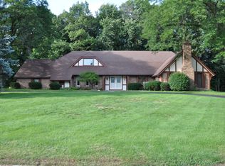 19310 Glen Kerry Dr, Brookfield, WI 53045