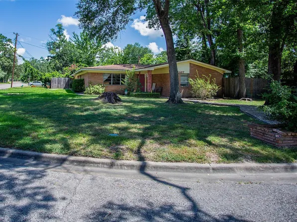 101 S Woodsway St E, Conroe, TX 77301