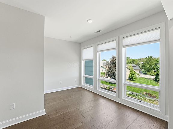 5th image of 5233 Highpointe Lakes Dr #301