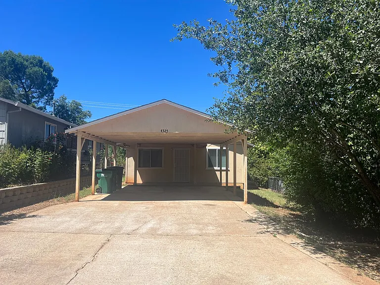 4325 Fort Peck St — Photo 1