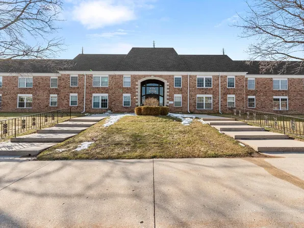 2101 Chateau COURT #112, Grafton, WI 53024