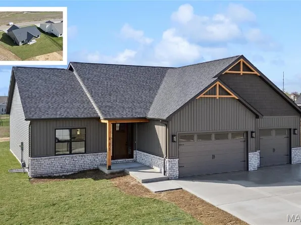 825 Golden Bell Ln, O'Fallon, IL 62269