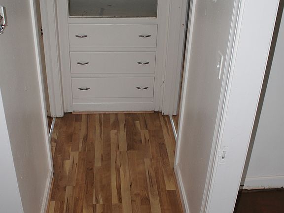 5th image of 740 E Lucius Ave