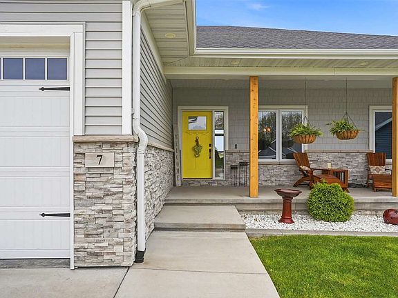 3rd image of 7 Serenity Cir