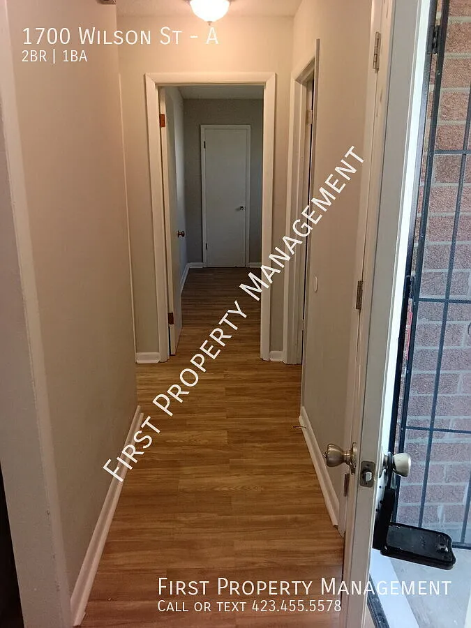 Close to Downtown: 2Bed/1Bath w Laundry Hookups! — Photo 2