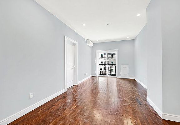 5th image of 82 Milford St #2B