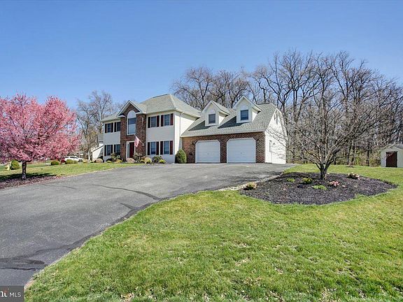 5th image of 350 Bradley Ln