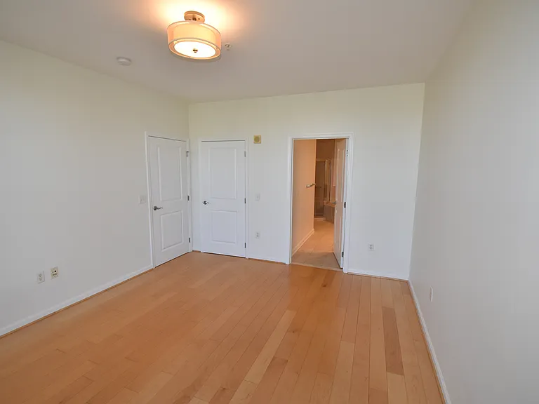 444 W Broad St #530 — Photo 9
