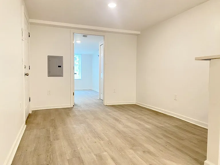 205 8th St #G1 — Photo 2