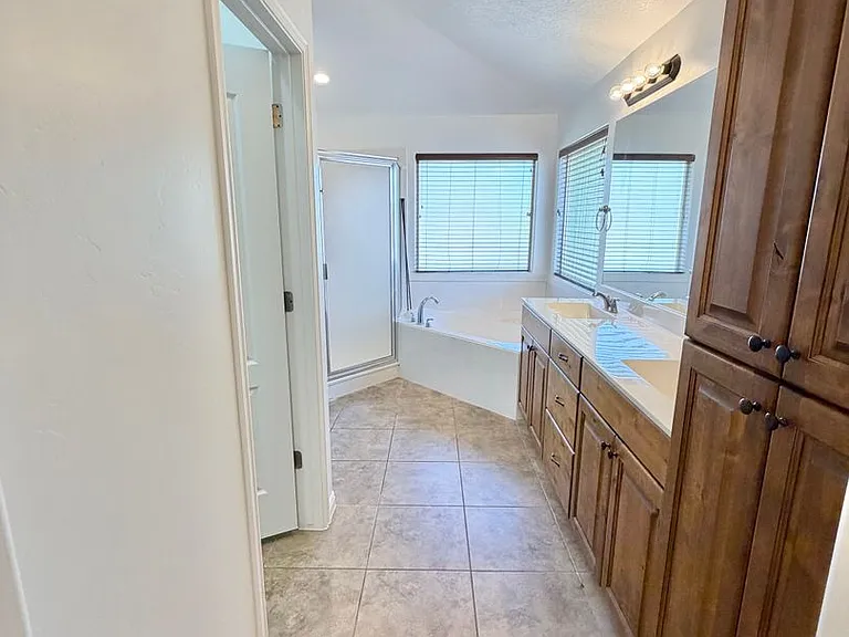1009 W 4100 S — Photo 26