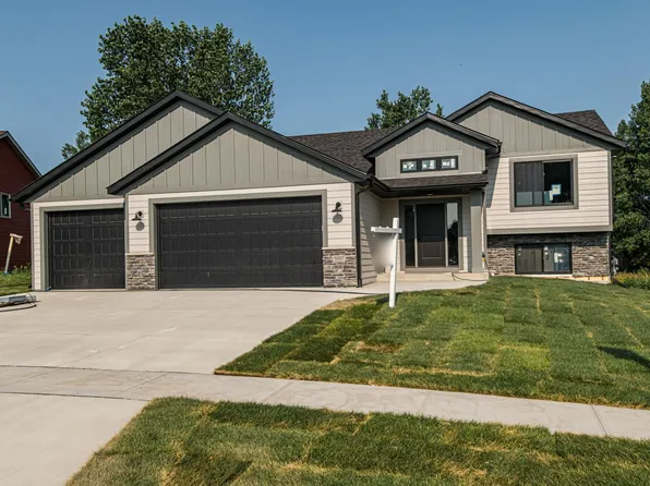 1007 12th Ave NW, Kasson, MN 55944