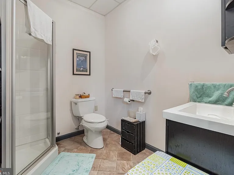 18 E Sunbury St #B — Photo 9