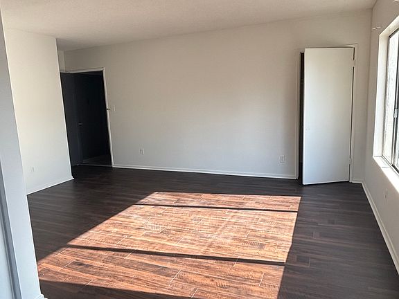 4th image of 15955 Vanowen St APT 10