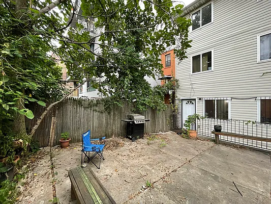 Rented by Pear NYC LLC | media 43