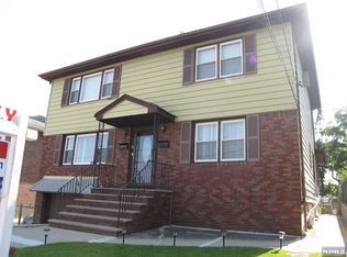 10 West St, Elmwood Park, NJ 07407