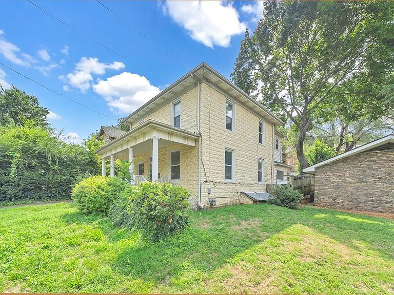 2410 Broadway Ave #B — Photo 33