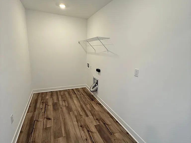 1046 Elmwood Ln — Photo 19