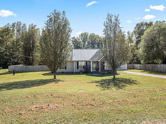 5th image of 105 Saddleford Dr