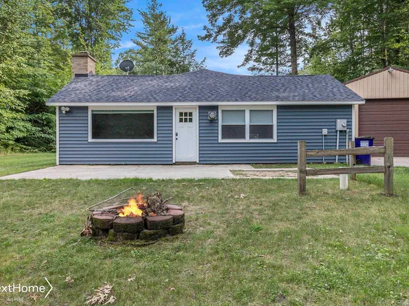 8653 W Duck Rd, Mears, MI 49436