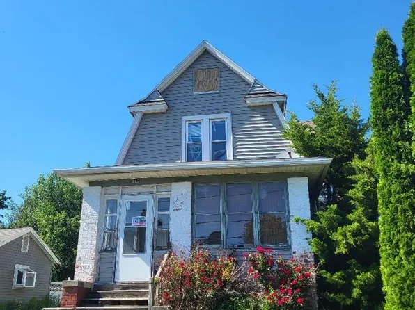 343 W 1st St, Galesburg, IL 61401