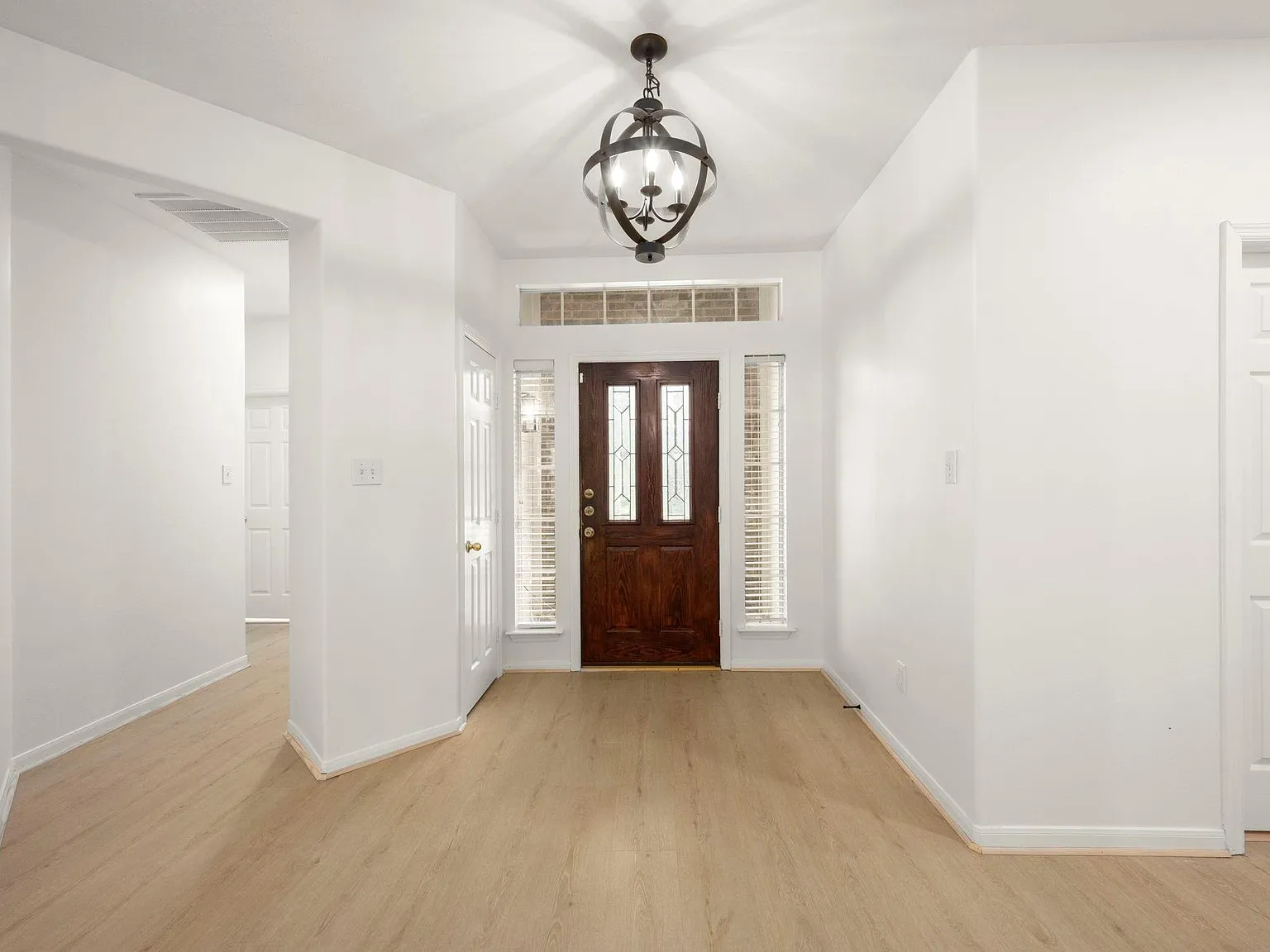 3 bed, 2.0 bath, 2357 sqft, $2,550 — Photo 4