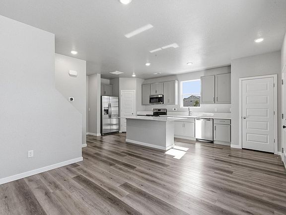 3rd image of 1353 Reynolds St #11A
