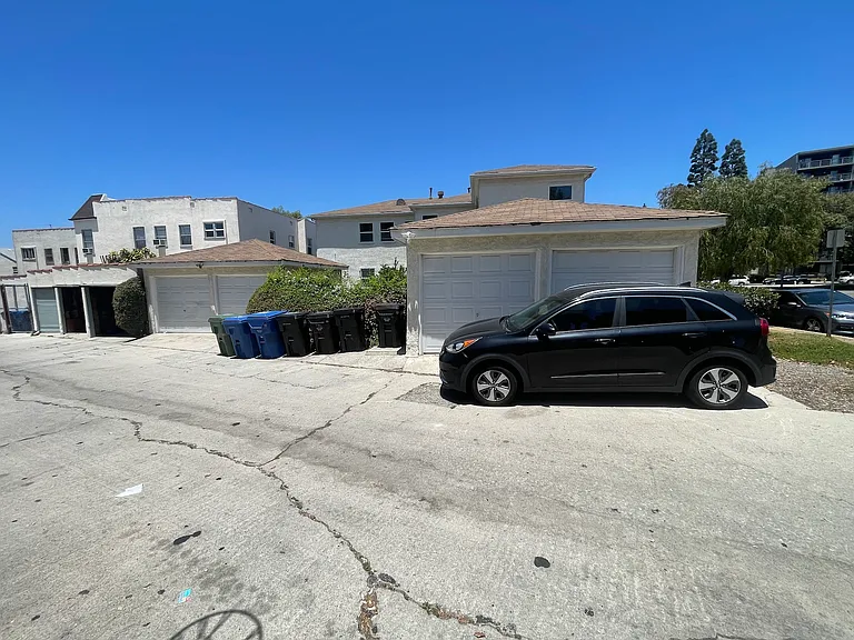 San Vicente Blvd — Photo 25