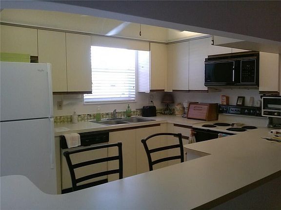 4th image of 2950 SE Ocean Blvd APT 117-6