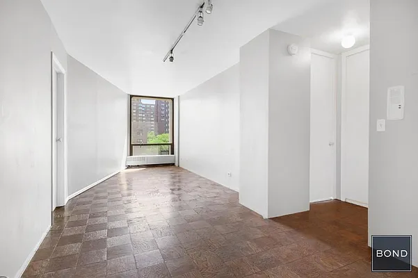 Sold by Bond New York | media 18