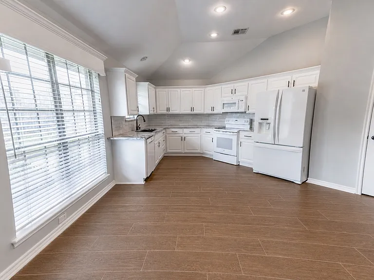 412 NW 142nd Cir — Photo 5