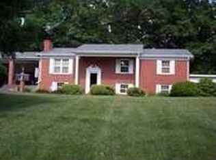 189 Oak Hollow Cir, Galax, VA 24333