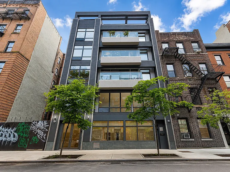 530 E 5th St #1R — Photo 12