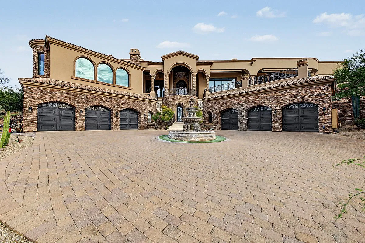 5 bed, 6.0 bath, 10157 sqft, $35,000 — Photo 1