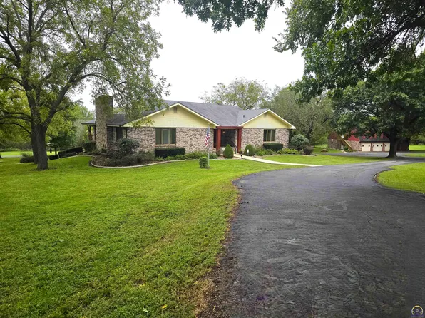 6257 W Lake Rd, Ozawkie, KS 66070