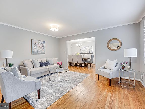 4th image of 2221 Senseney Ln
