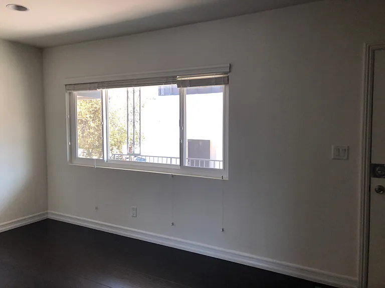 2492 W Avenue 32 #A — Photo 2
