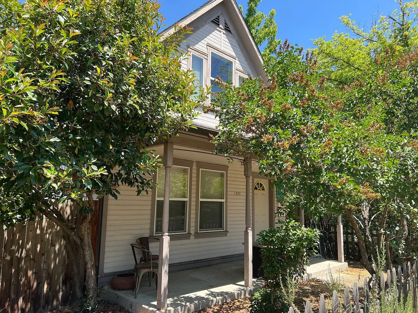 1033 E Main St photo 1