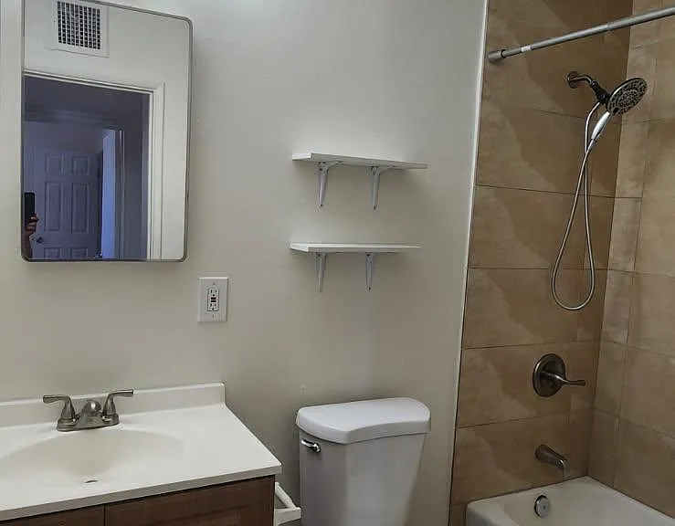 1416 E Orange St — Photo 8