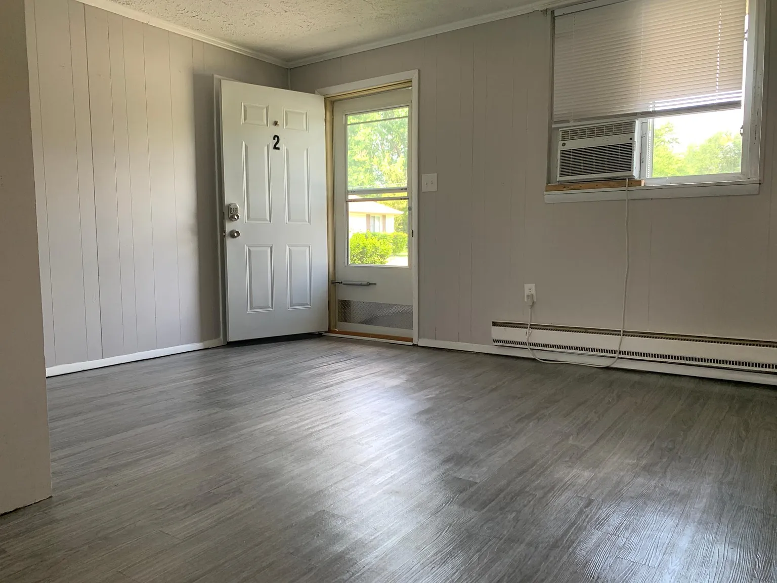 6637 Manila Rd — Photo 3