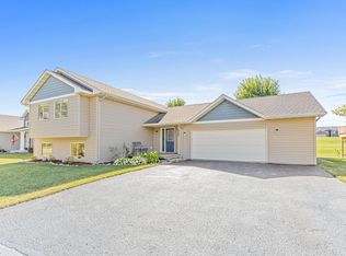 6309 Dempsey Ave SW, Waverly, MN 55390