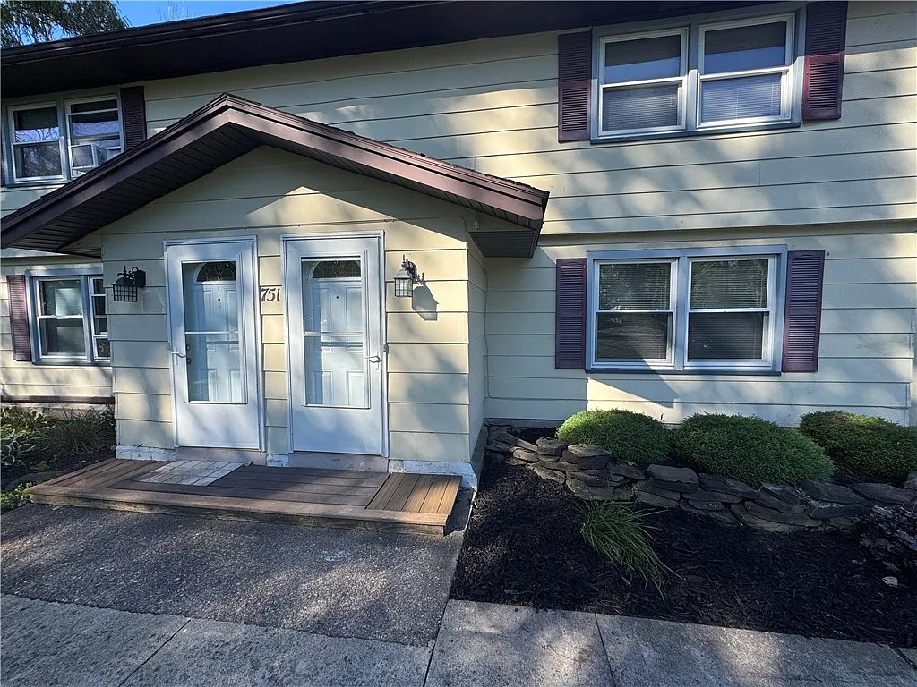 2 bed, 1.0 bath, 1172 sqft, $1,700 — Photo 2
