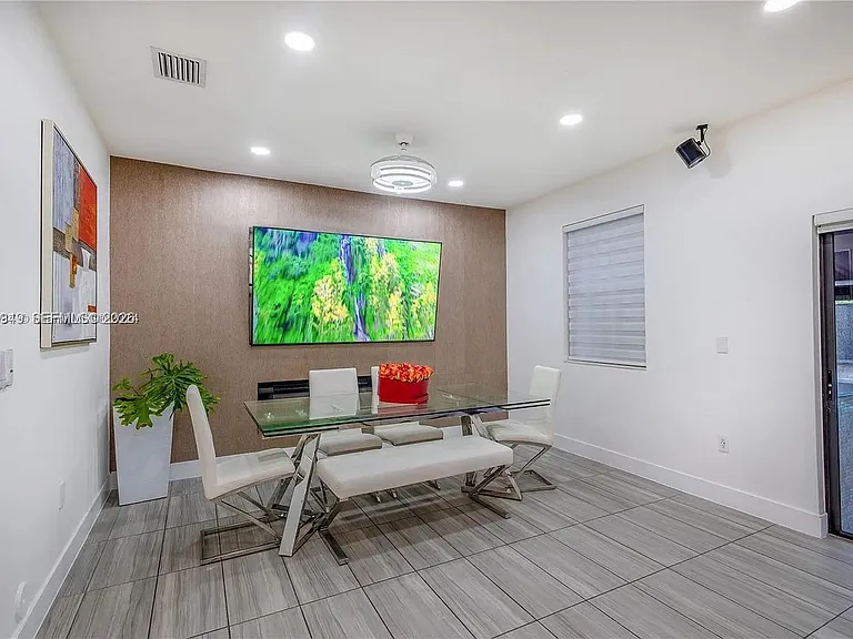 NW 103rd Pl — Photo 15