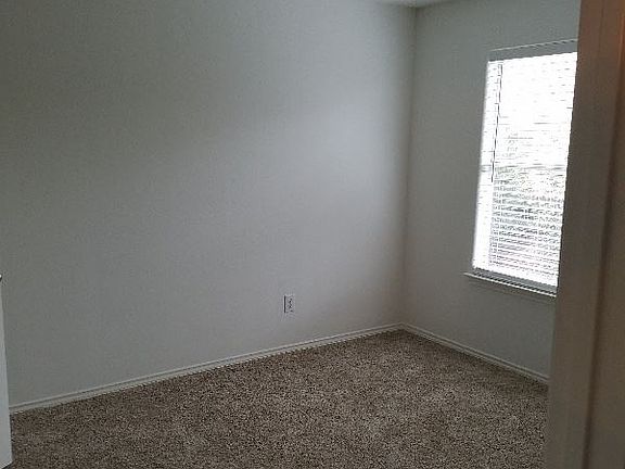 3rd image of 430 Summer Dr