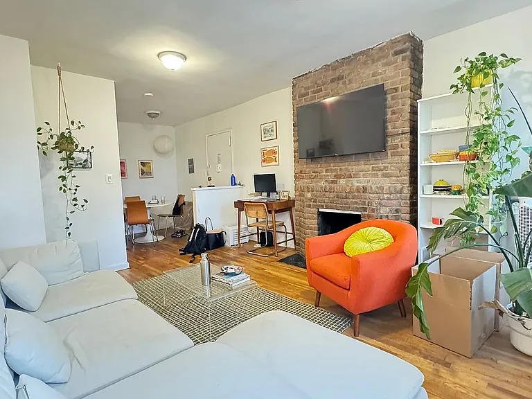 157 E 3rd St #1D — Photo 2