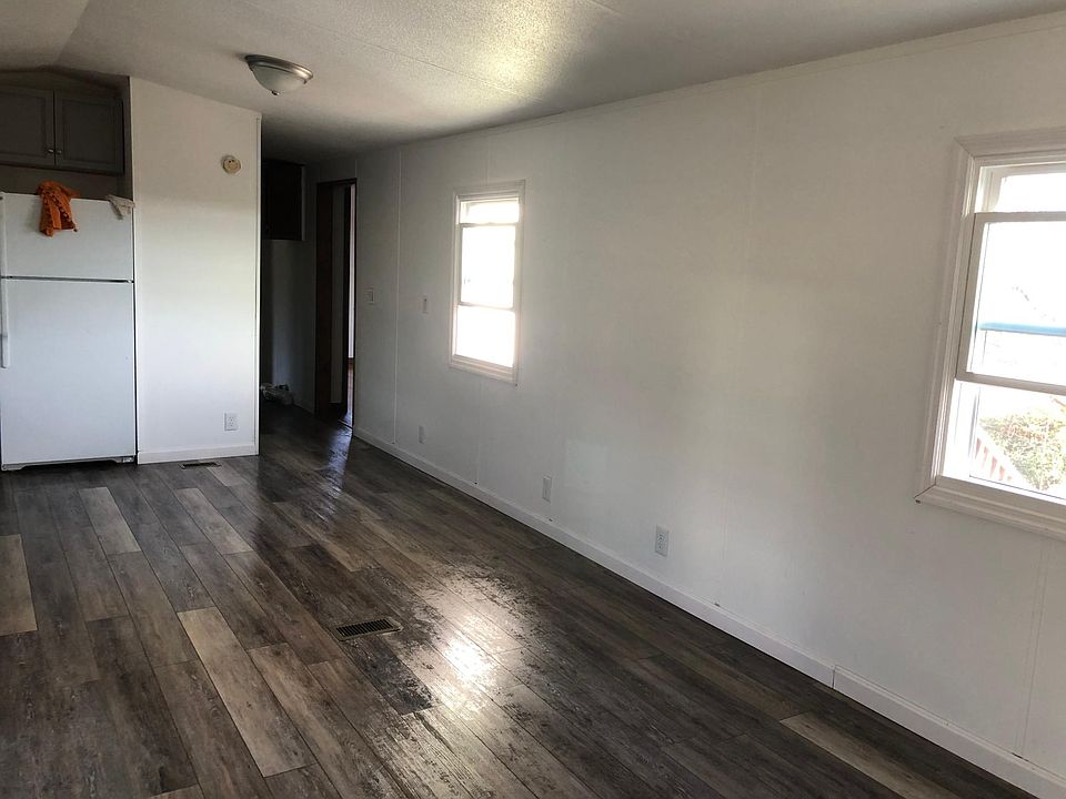 1st image of 65 Berkley Crest Dr