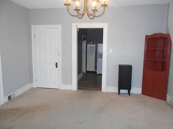 3rd image of 302 S Illinois St