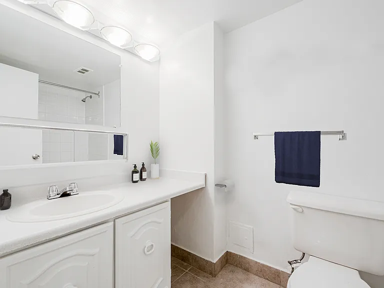 140 Carlton St — Photo 14