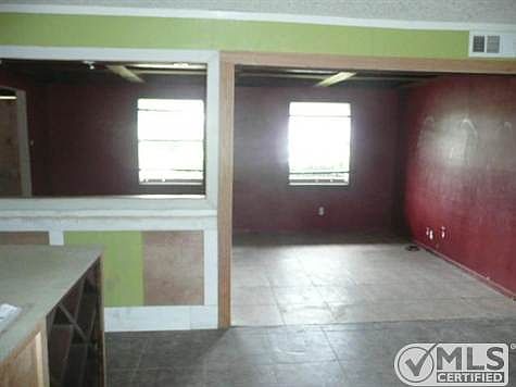 4th image of 1521 Algonquin Dr
