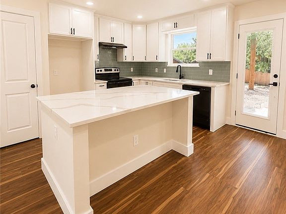 5th image of 407 E Lamar Dr