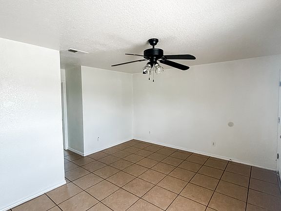 4th image of 1808 Windward Dr APT C